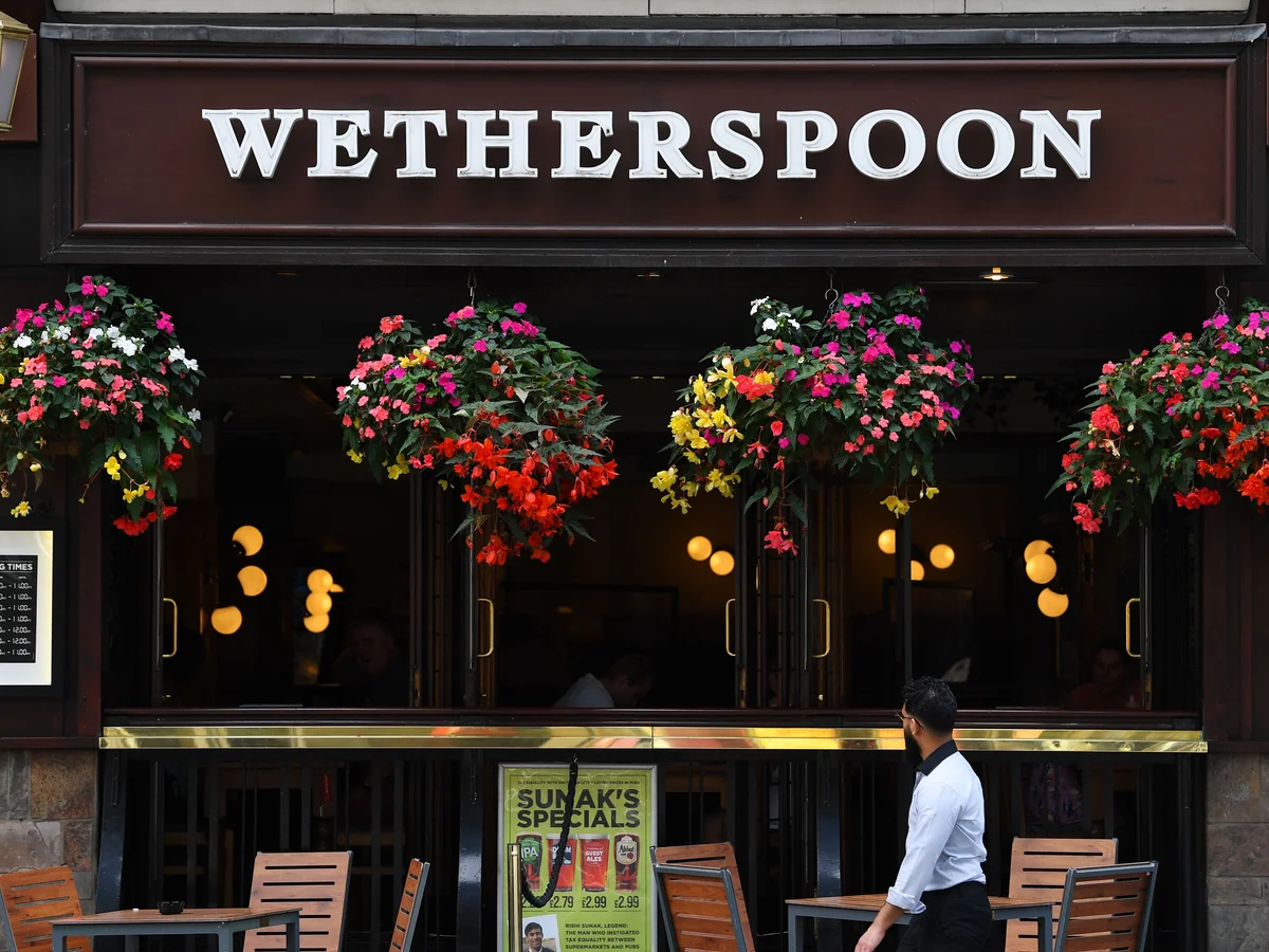 Wetherspoon pubs ban smoking