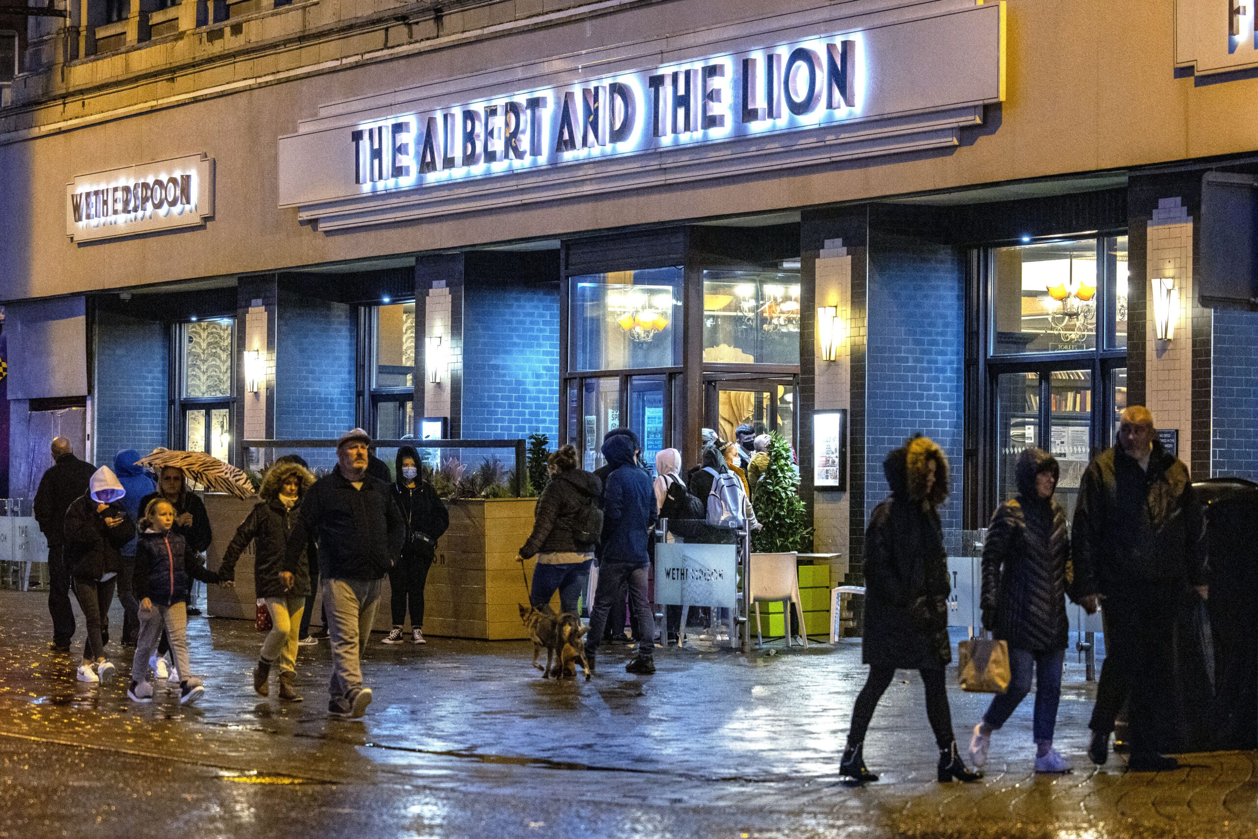Wetherspoon’s sales jump over Christmas but still lag behind pre-Covid