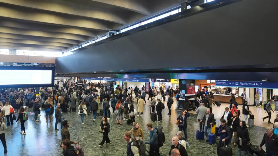 Euston big screen to show travel updates not ads