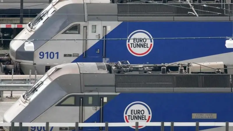 Three-hour Eurotunnel delays after train fault
